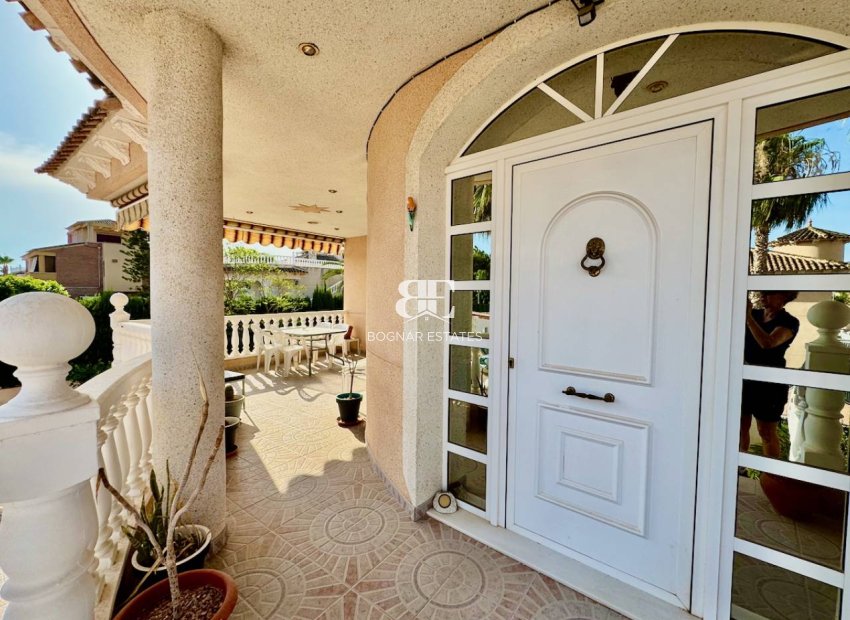 Resale - Villa -
Benferri