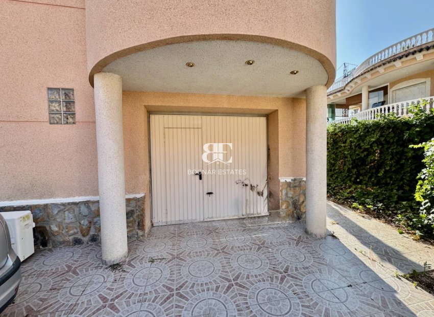 Resale - Villa -
Benferri