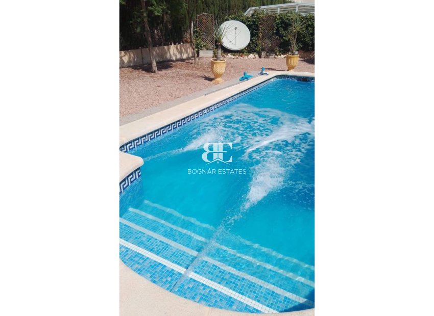 Resale - Villa -
Benferri