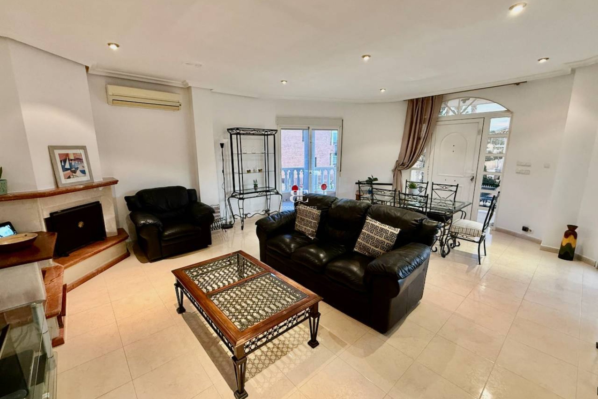 Resale - Villa -
Benferri