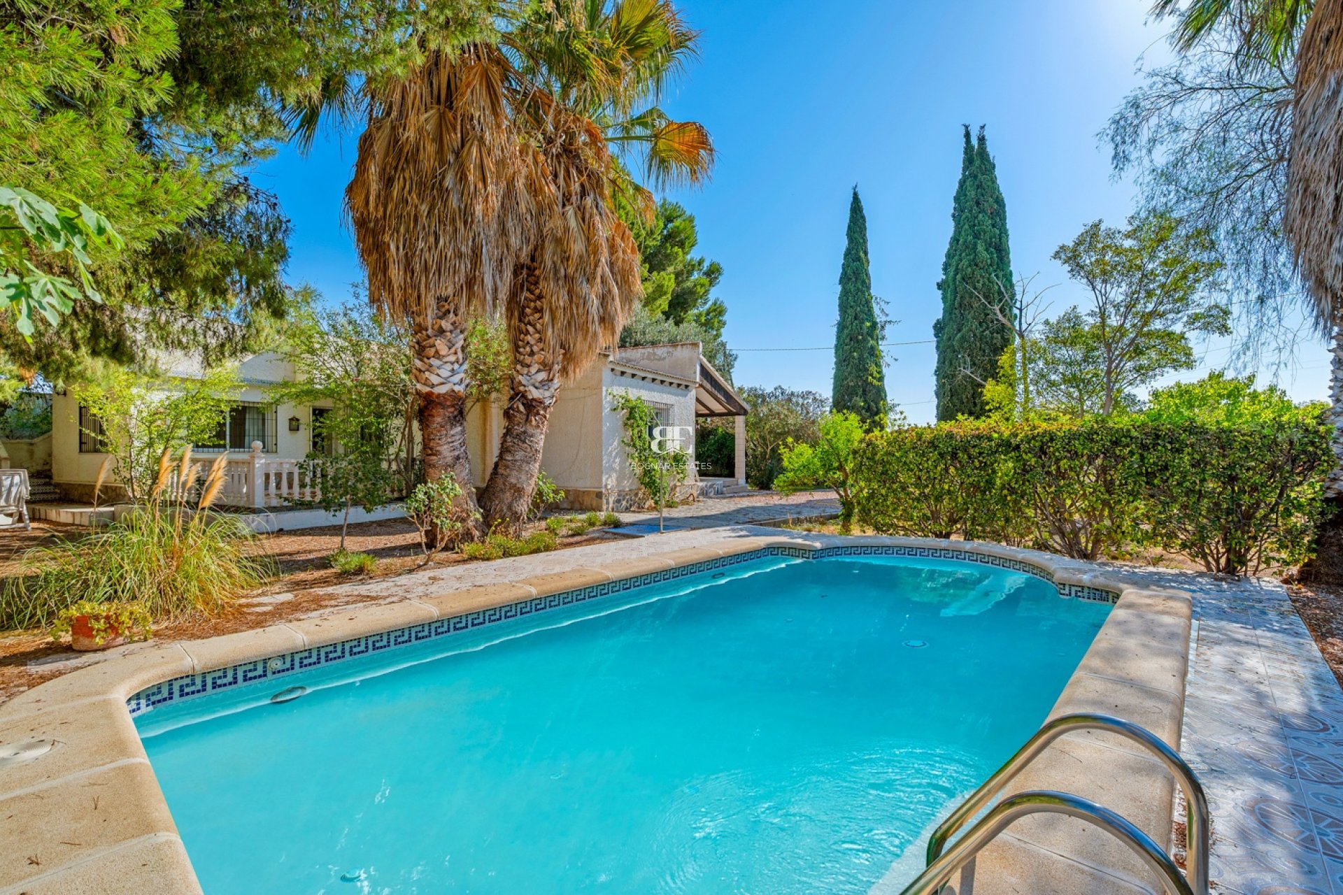 Resale - Villa -
Benferri
