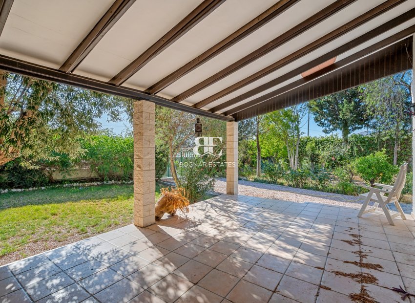 Resale - Villa -
Benferri