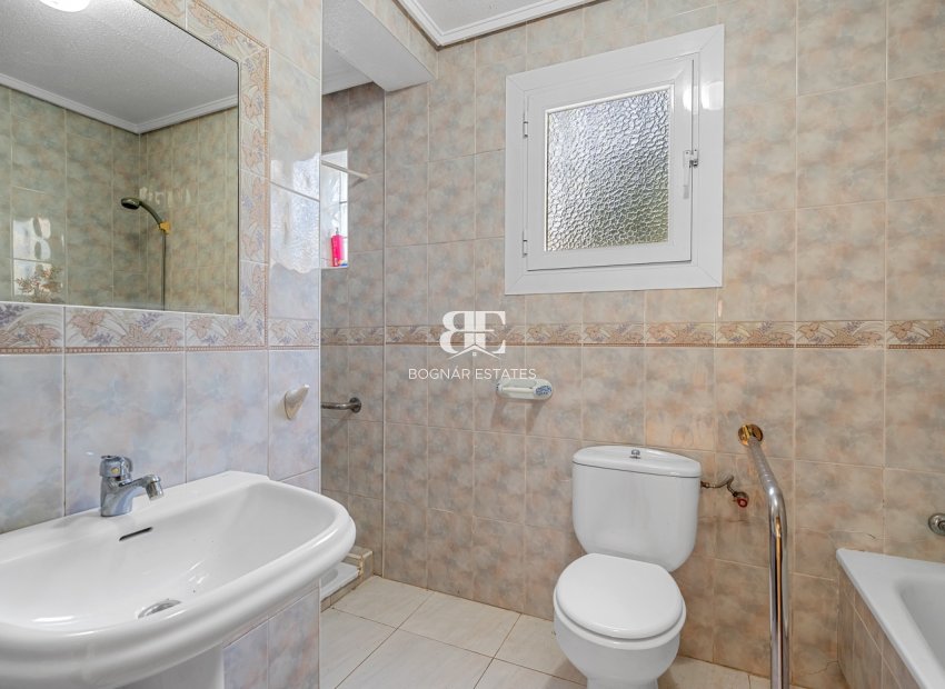 Resale - Villa -
Benferri