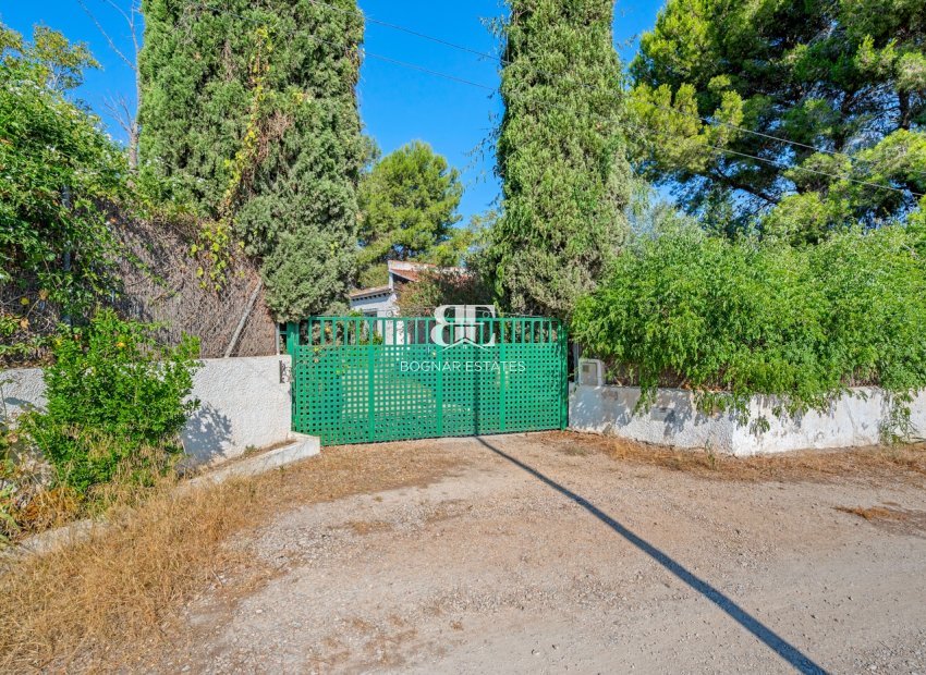 Resale - Villa -
Benferri