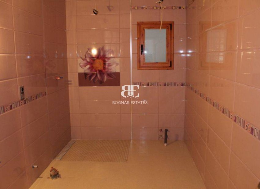 Resale - Villa -
Benidorm - Poniente