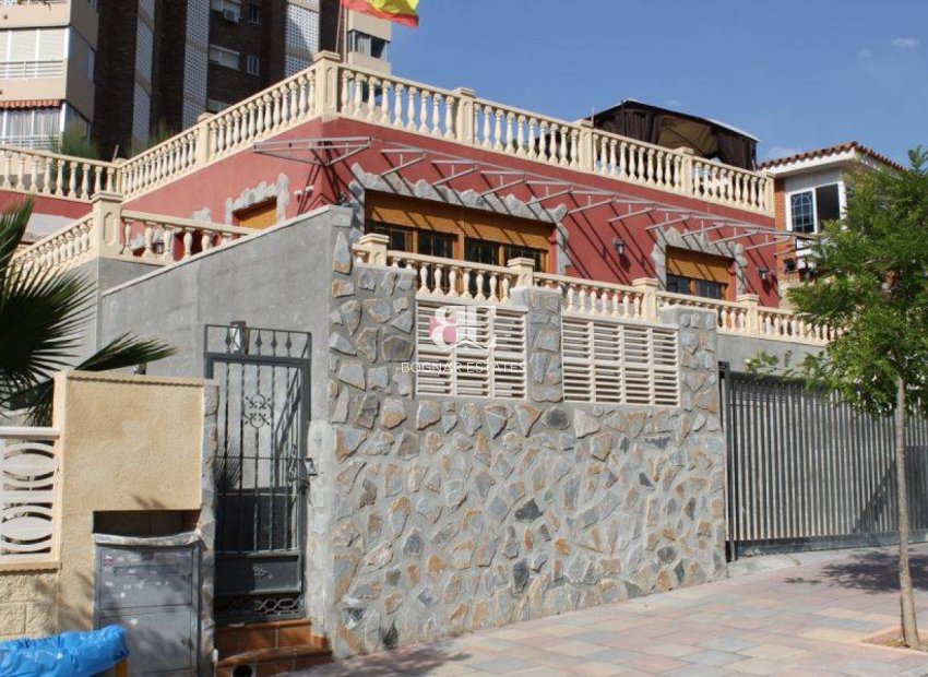 Resale - Villa -
Benidorm - Poniente