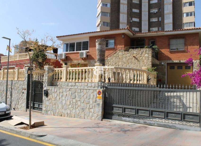 Resale - Villa -
Benidorm - Poniente