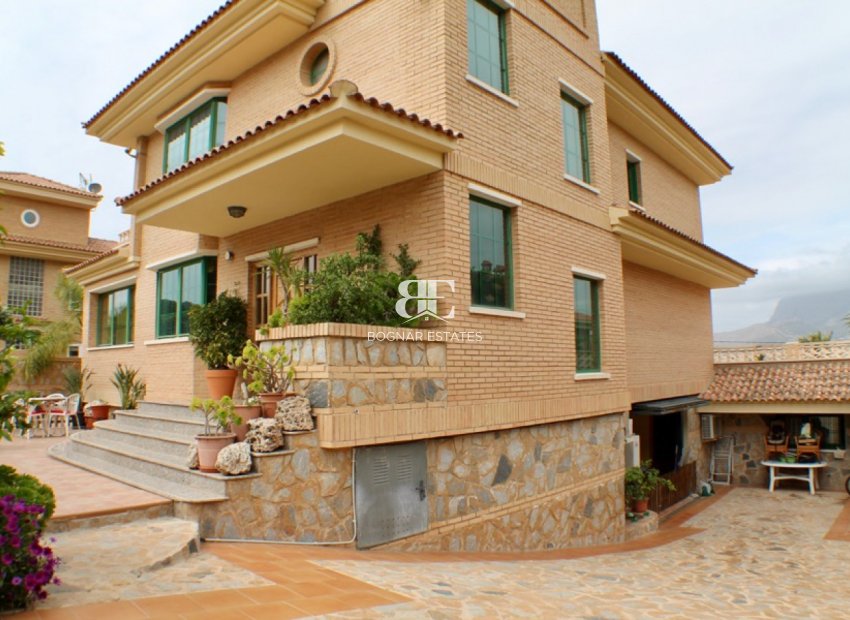Resale - Villa -
Benidorm - Rincón de Loix