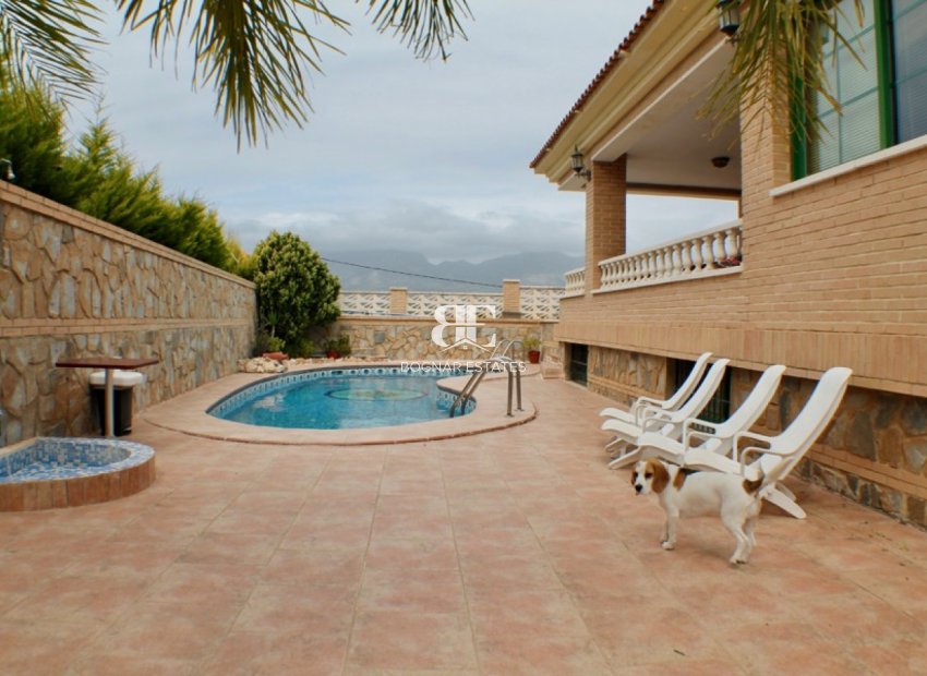 Resale - Villa -
Benidorm - Rincón de Loix