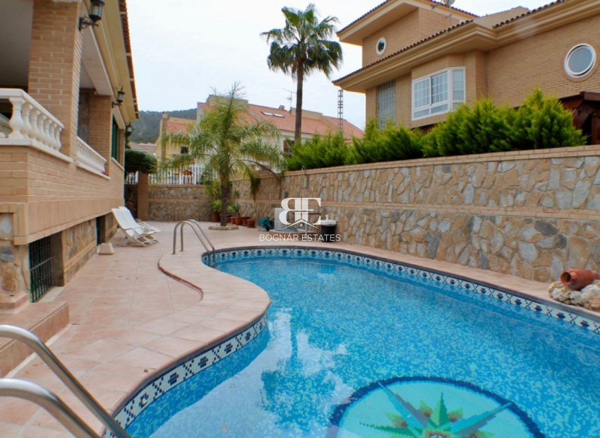 Resale - Villa -
Benidorm - Rincón de Loix