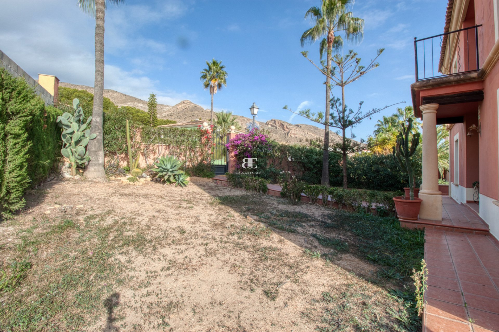 Resale - Villa -
Benidorm - Zona de Poniente