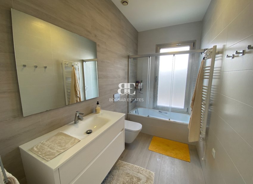 Resale - Villa -
Benijofar