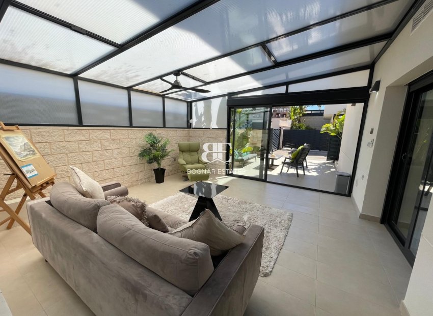 Resale - Villa -
Benijofar
