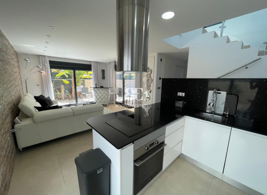 Resale - Villa -
Benijofar