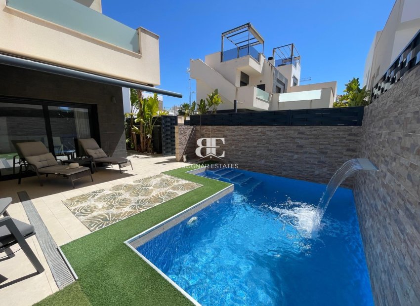 Resale - Villa -
Benijofar