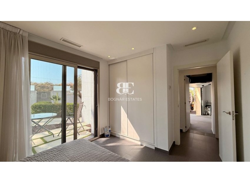 Resale - Villa -
Benijofar
