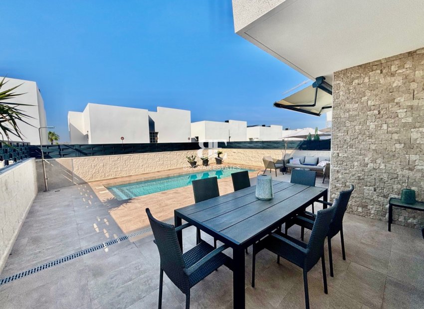 Resale - Villa -
Benijofar