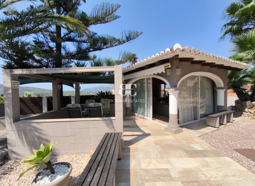 Resale - Villa -
Benitachell