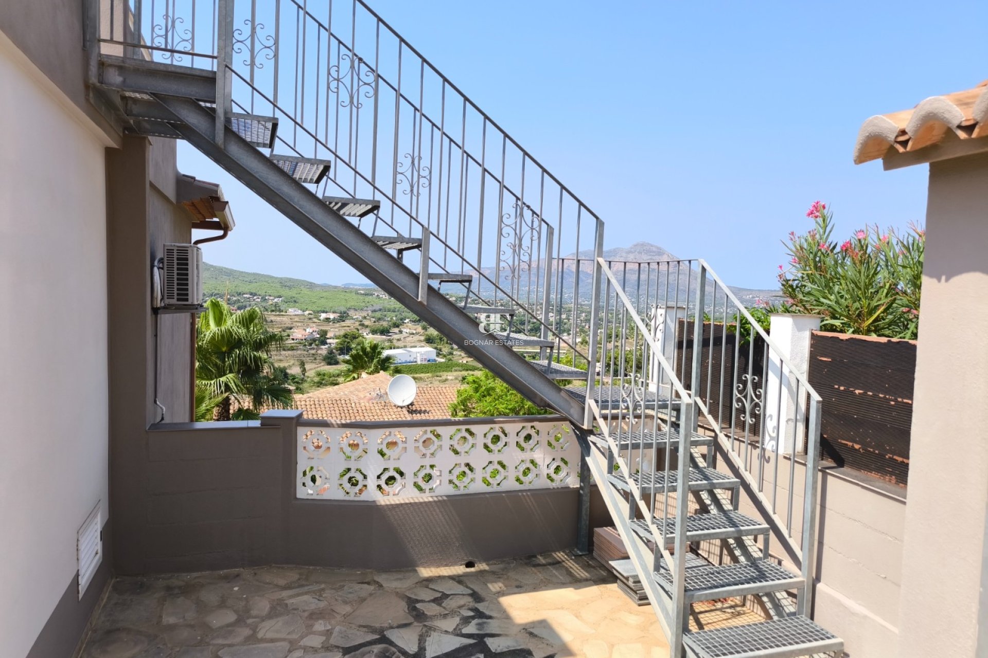 Resale - Villa -
Benitachell