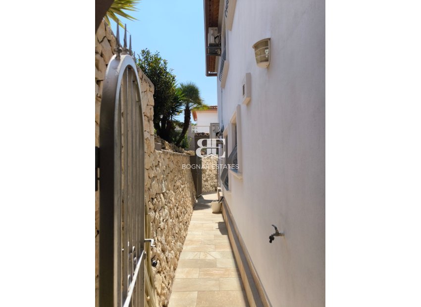 Resale - Villa -
Benitachell