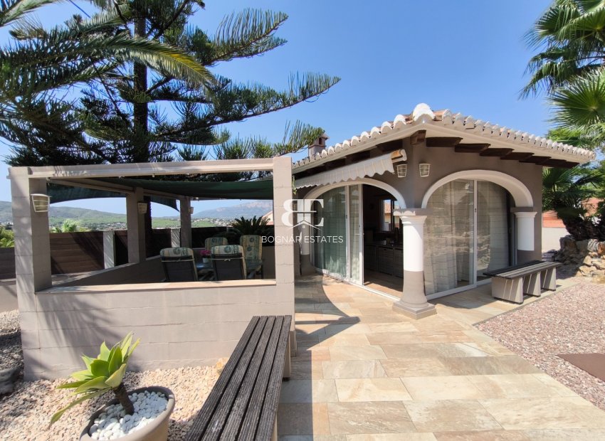 Resale - Villa -
Benitachell
