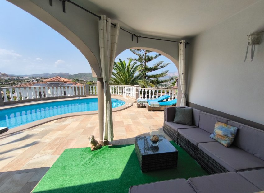 Resale - Villa -
Benitachell
