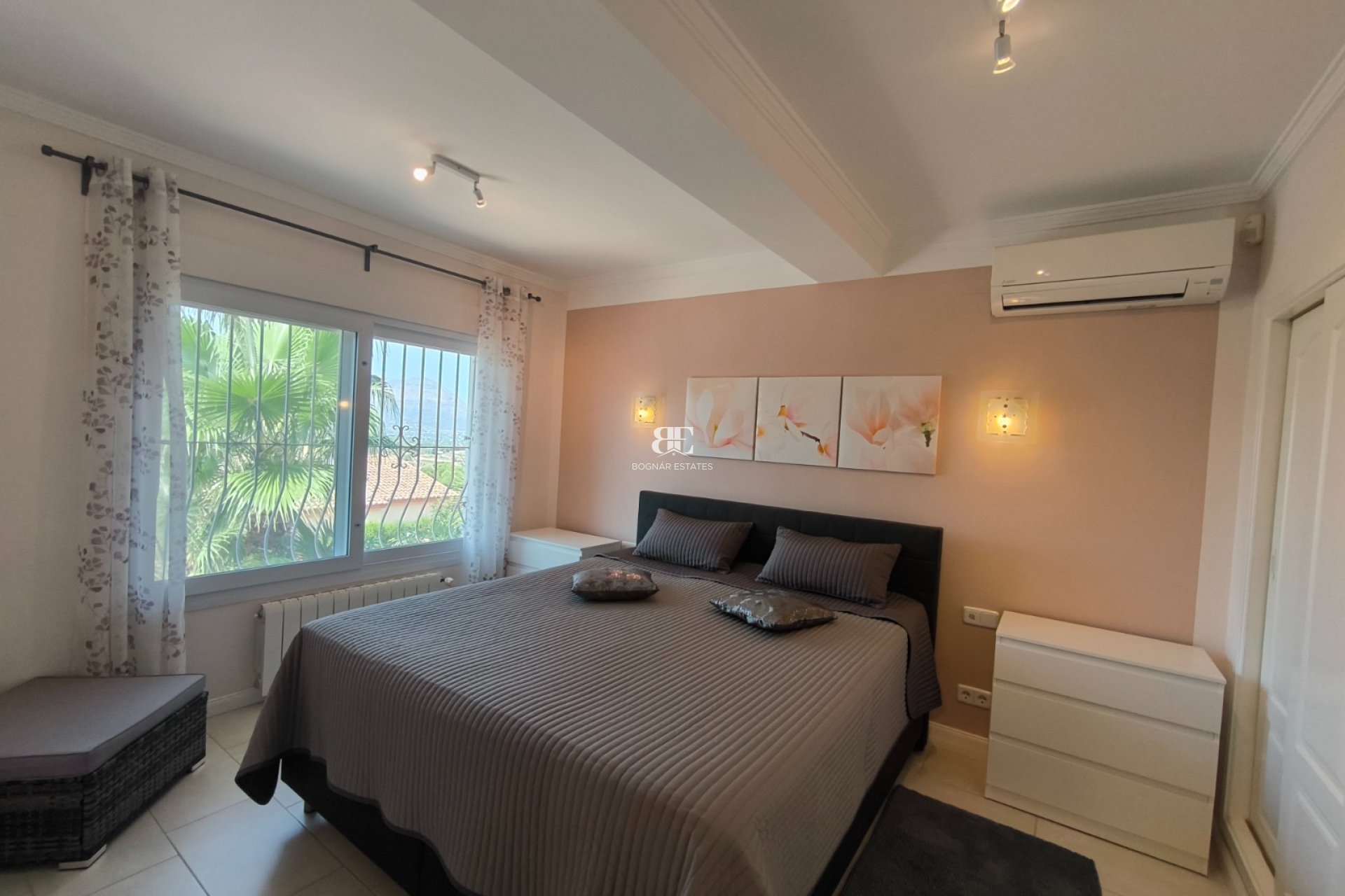 Resale - Villa -
Benitachell