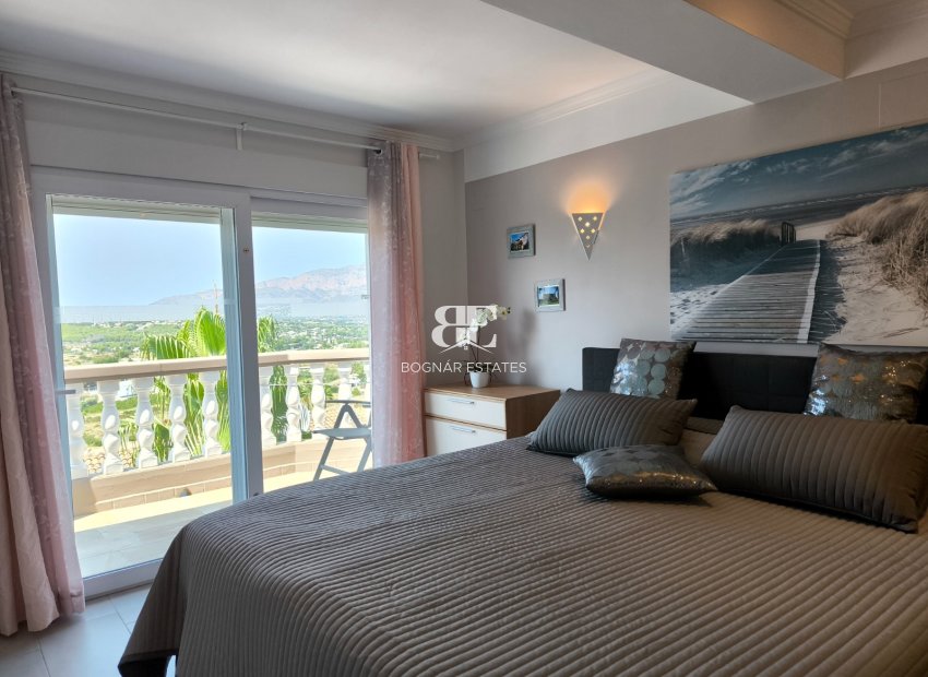 Resale - Villa -
Benitachell