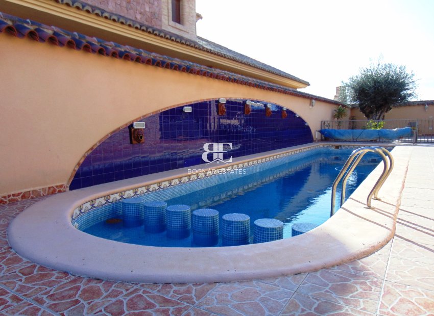 Resale - Villa -
Bigastro