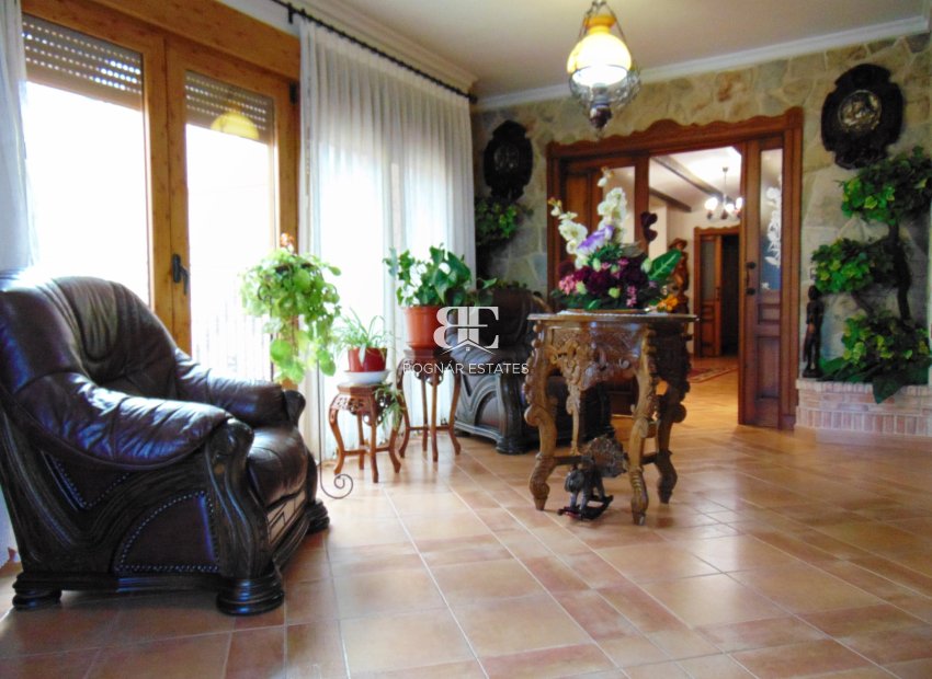 Resale - Villa -
Bigastro