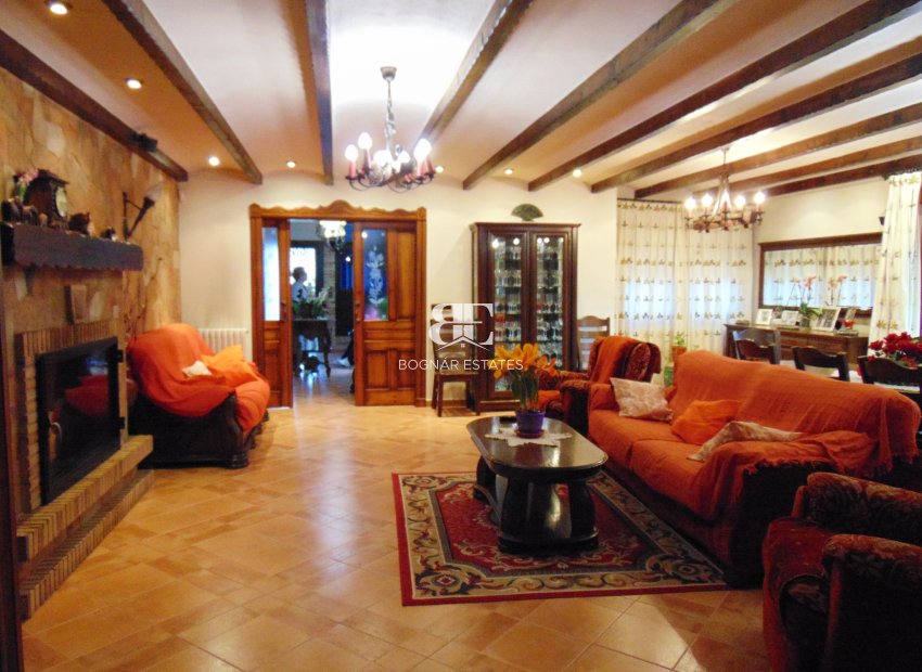 Resale - Villa -
Bigastro
