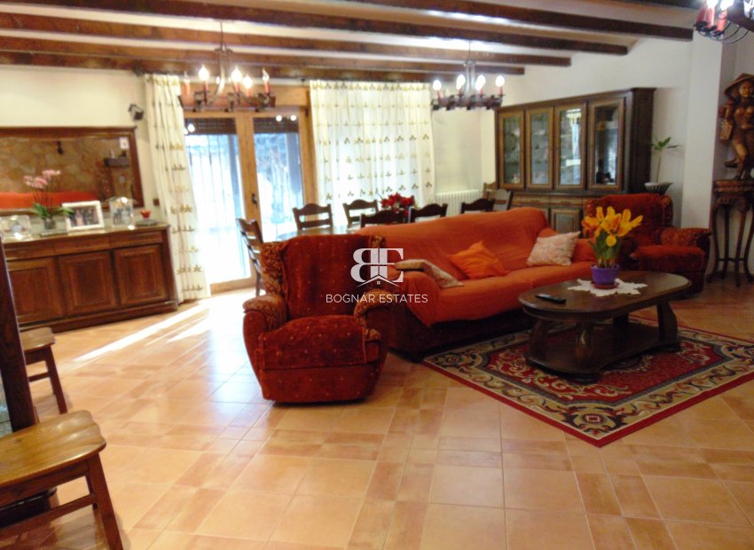 Resale - Villa -
Bigastro