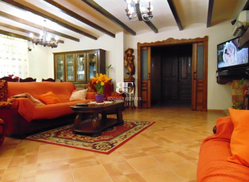 Resale - Villa -
Bigastro