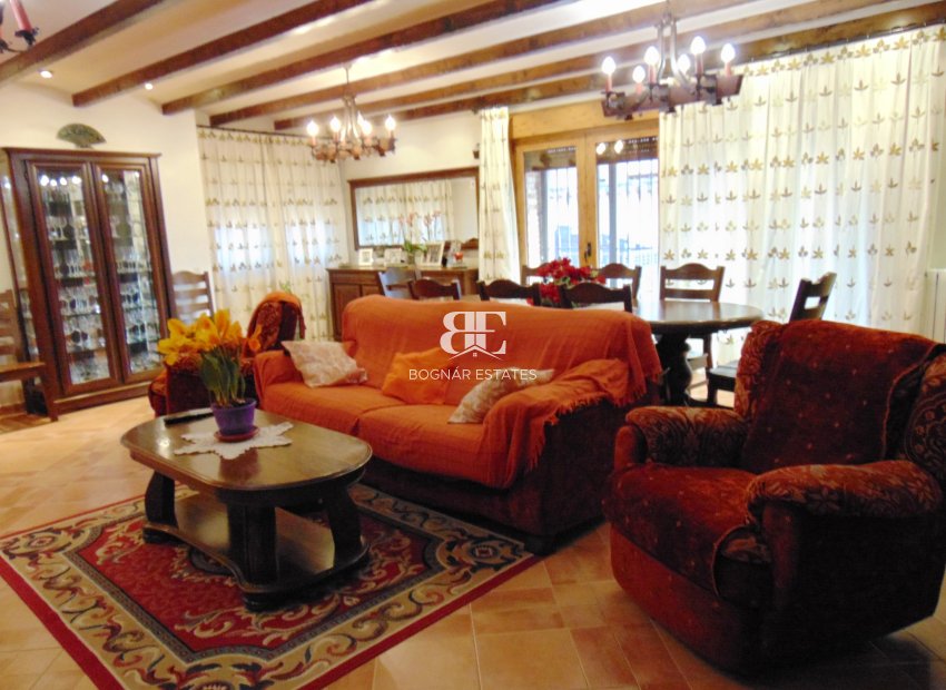 Resale - Villa -
Bigastro