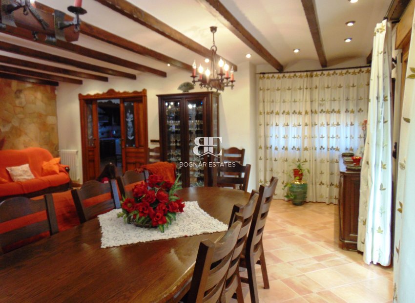 Resale - Villa -
Bigastro