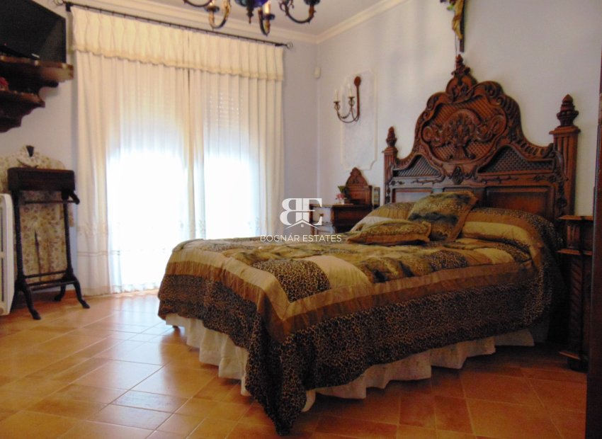 Resale - Villa -
Bigastro