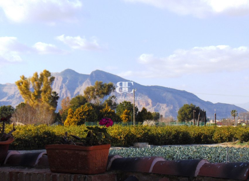 Resale - Villa -
Bigastro