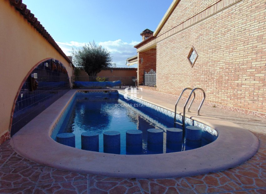 Resale - Villa -
Bigastro