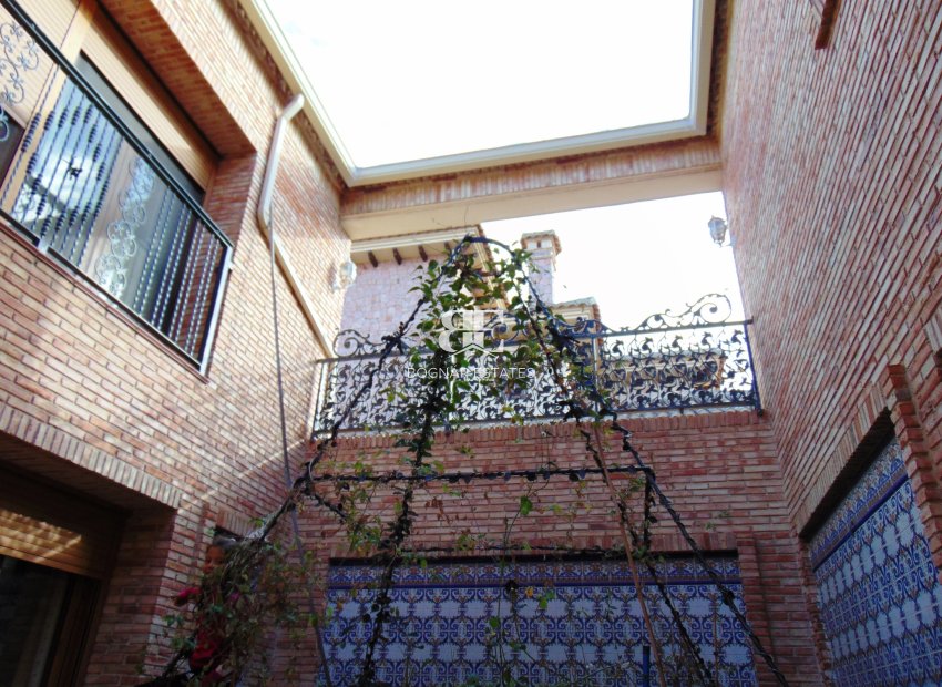 Resale - Villa -
Bigastro