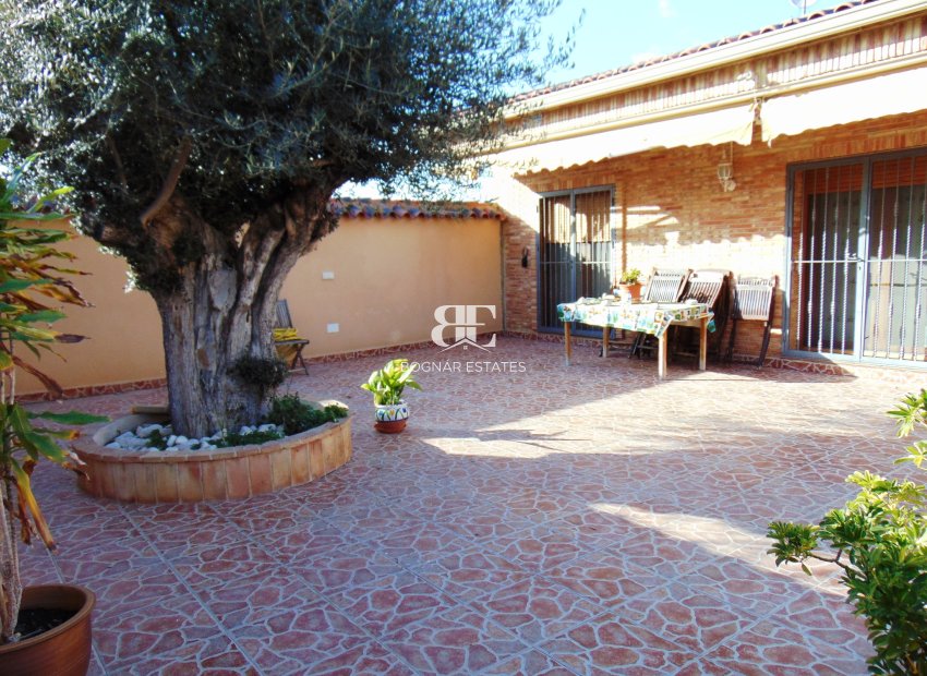 Resale - Villa -
Bigastro