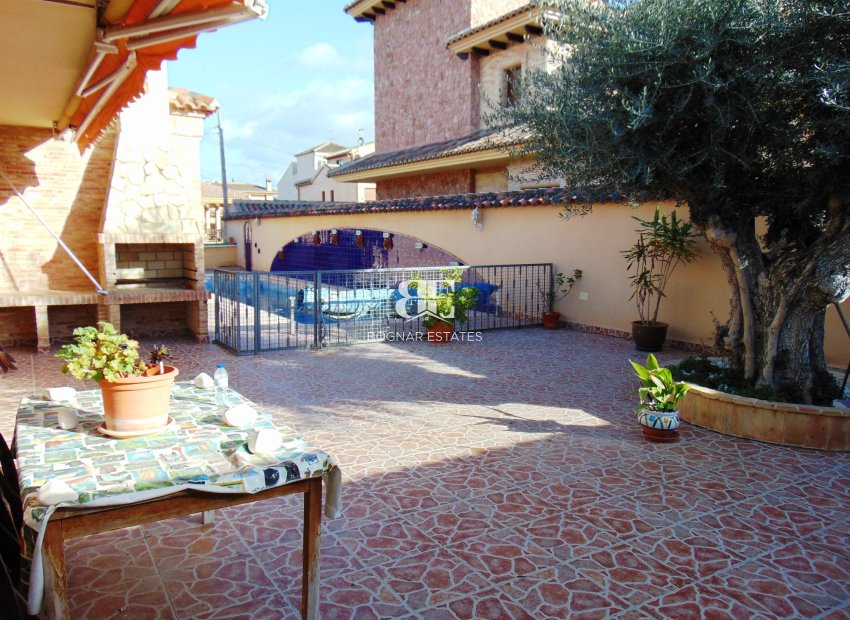 Resale - Villa -
Bigastro