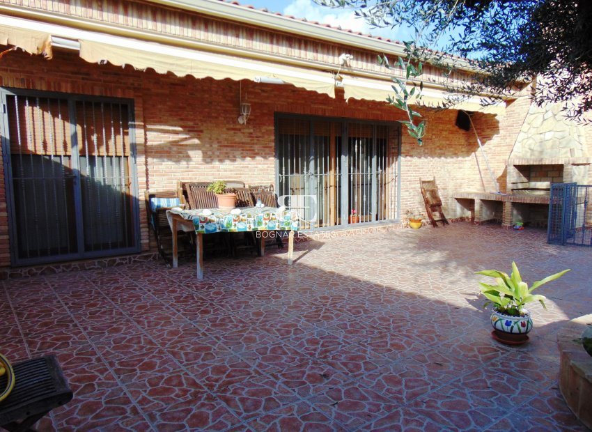 Resale - Villa -
Bigastro
