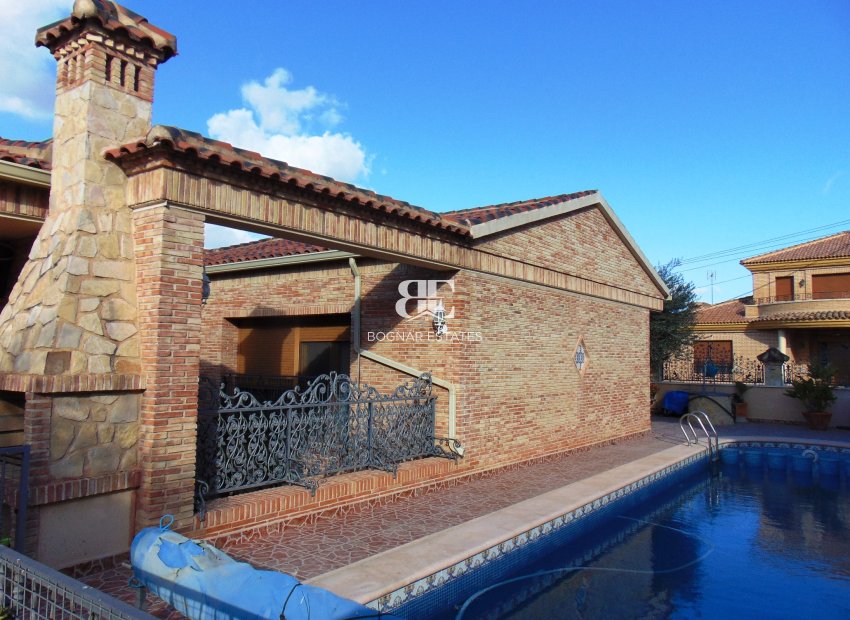 Resale - Villa -
Bigastro