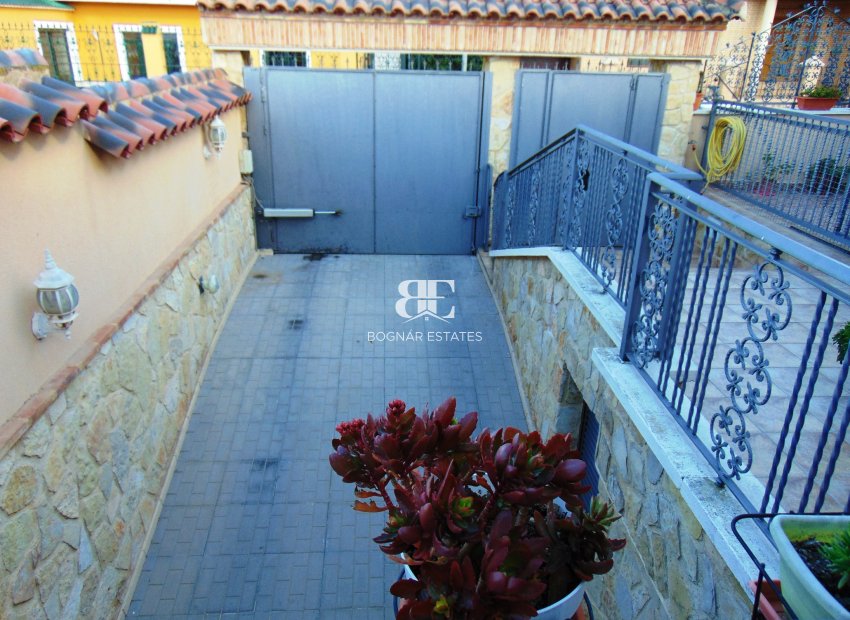 Resale - Villa -
Bigastro