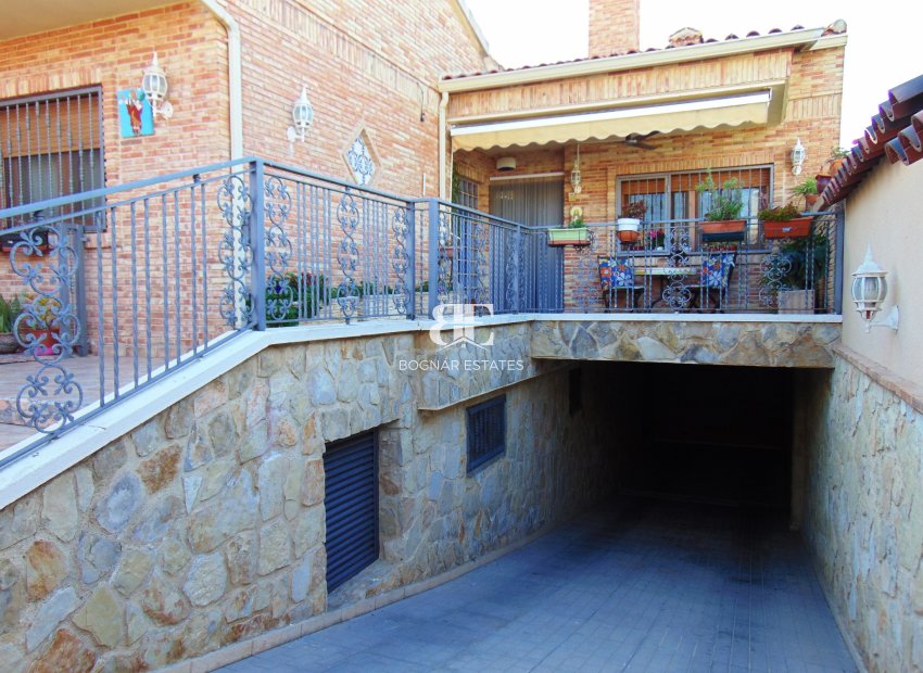 Resale - Villa -
Bigastro