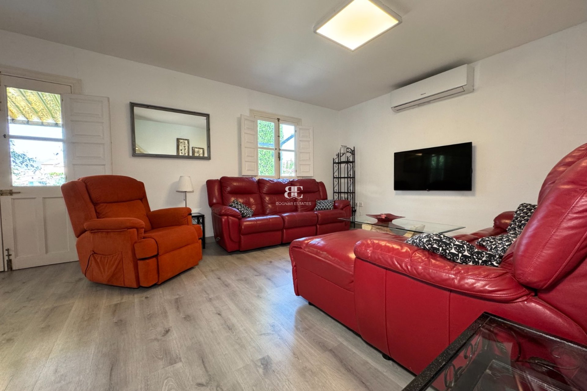 Resale - Villa -
Blanca