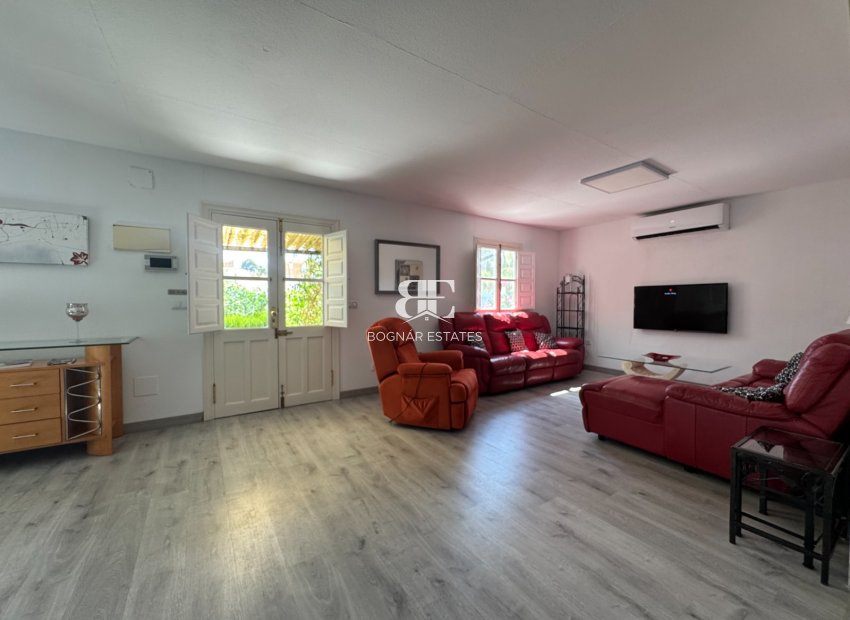 Resale - Villa -
Blanca