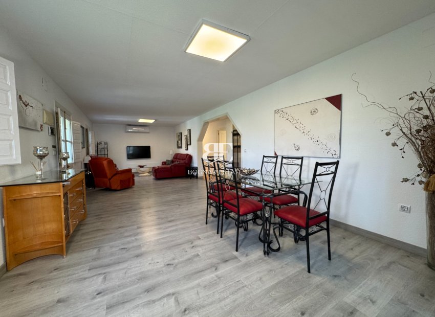 Resale - Villa -
Blanca