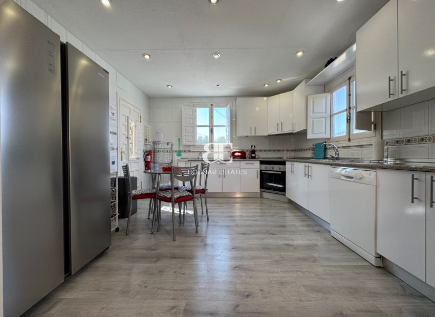 Resale - Villa -
Blanca