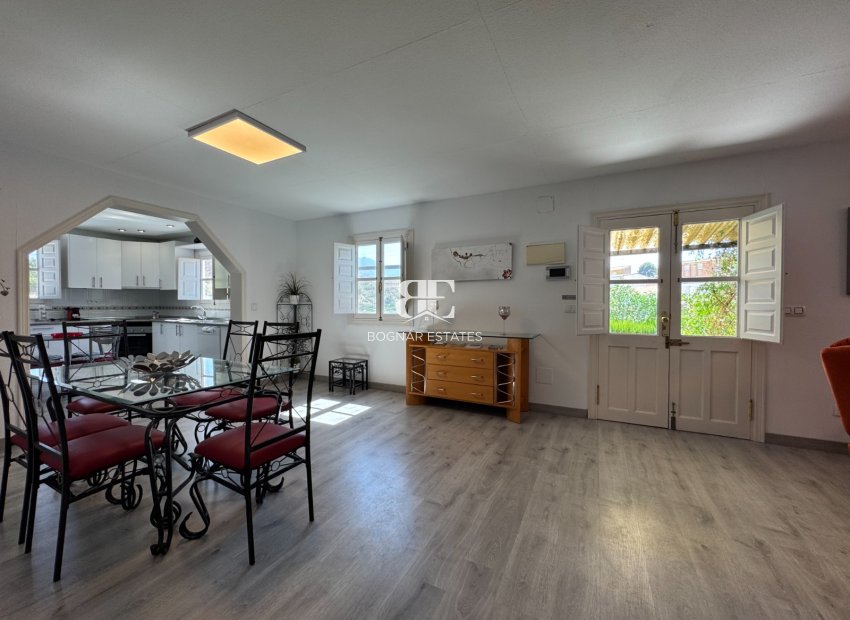 Resale - Villa -
Blanca